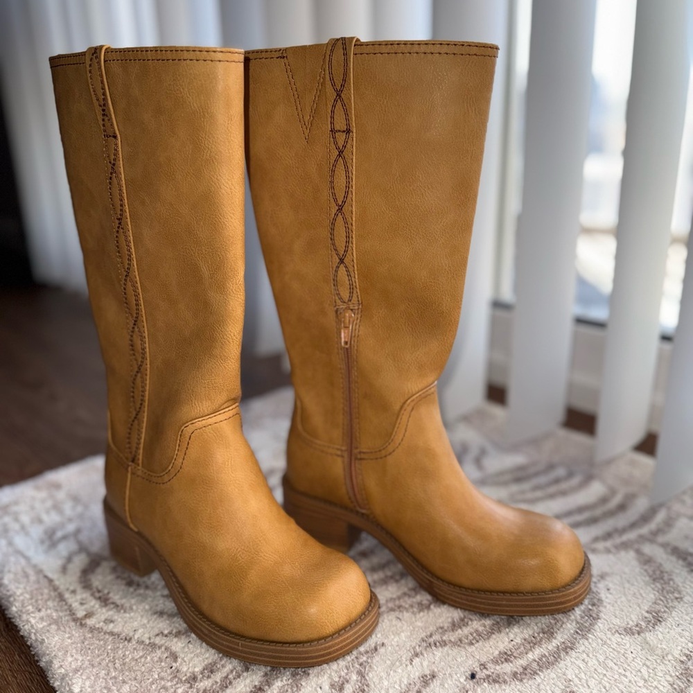 NWOB NB Banana Campus Knee-High Boots